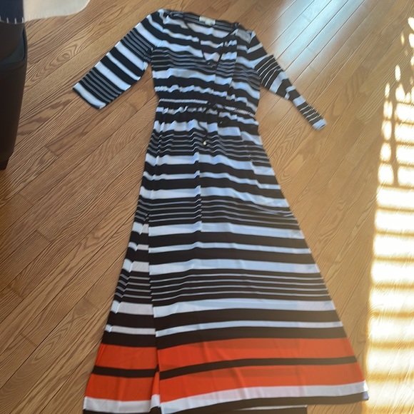 MICHAEL KORS Resort- Striped Navy and White Maxi dress with removable slip - Picture 15 of 15